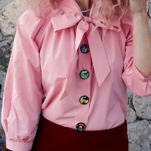 Pink Buru blouse with bow tie with vintage confetti buttons